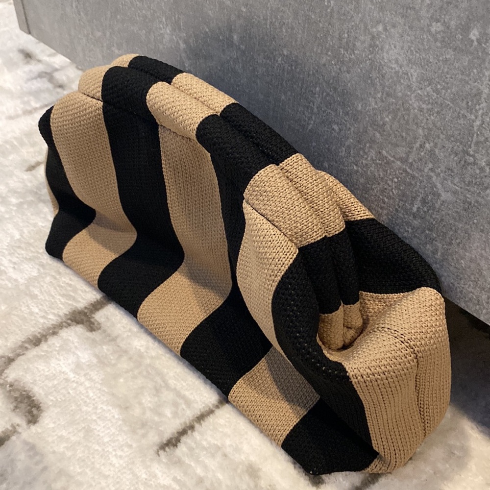 Color block clutch - Picture 2 of 4